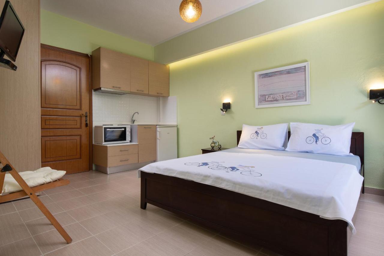 Hotel Niriides à Porto Koufo Extérieur photo