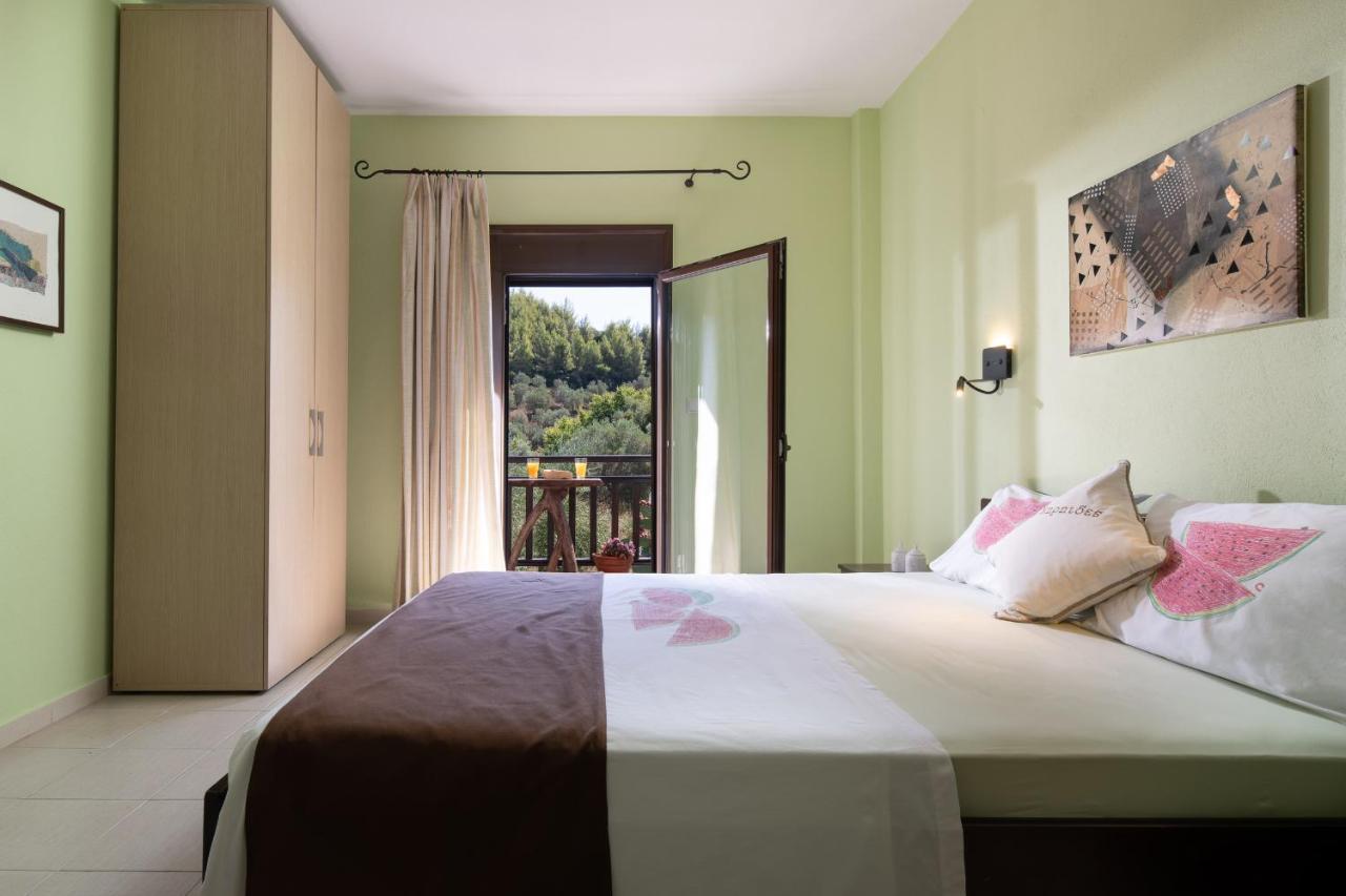 Hotel Niriides à Porto Koufo Extérieur photo