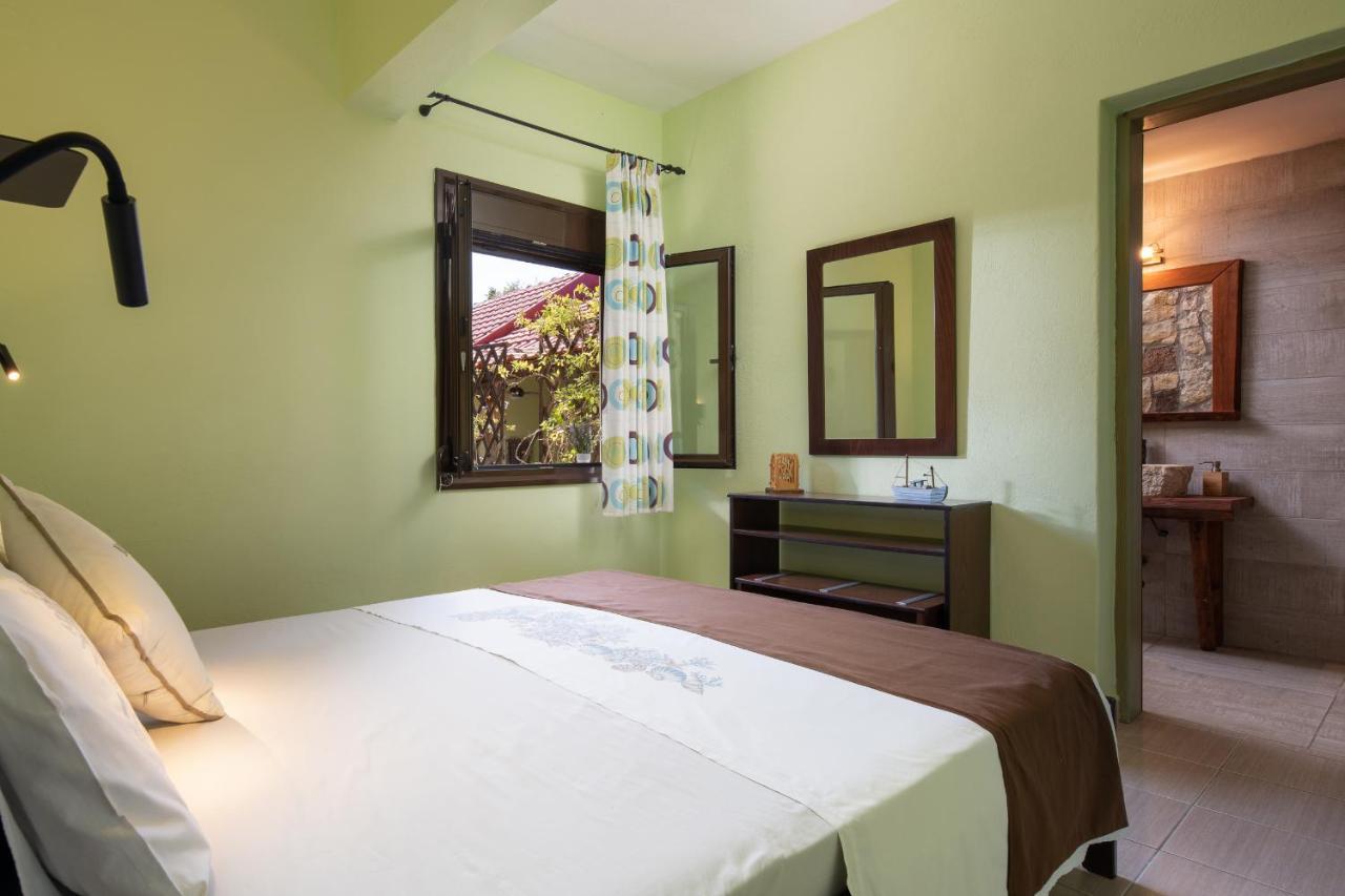 Hotel Niriides à Porto Koufo Extérieur photo
