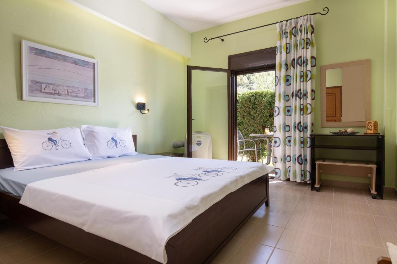 Hotel Niriides à Porto Koufo Extérieur photo