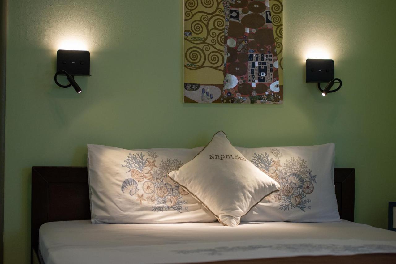 Hotel Niriides à Porto Koufo Extérieur photo