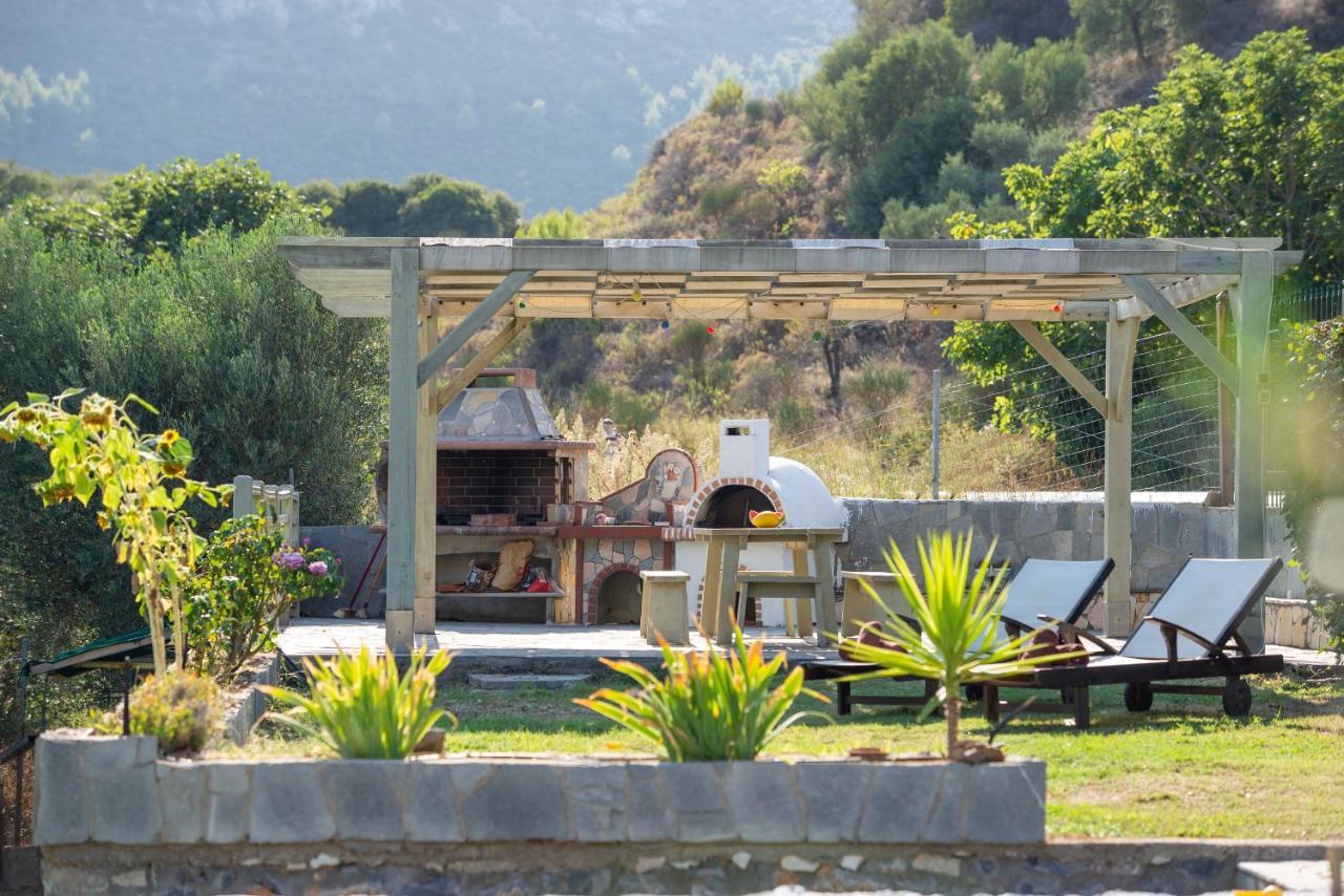 Hotel Niriides à Porto Koufo Extérieur photo