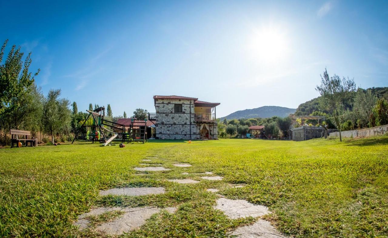 Hotel Niriides à Porto Koufo Extérieur photo